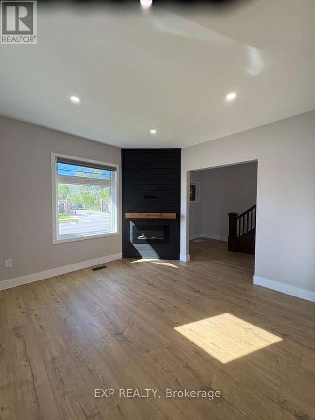 Building Photo - 385 Hugel Ave