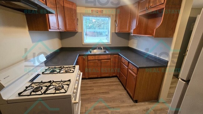 Building Photo - 2 Bedroom Home