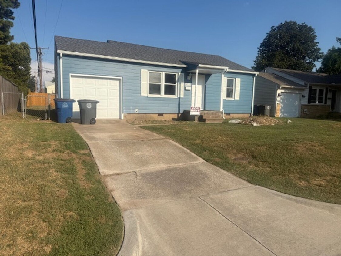 Primary Photo - Welcome home to this adorable 2-bedroom bu...
