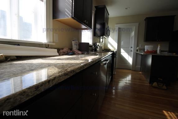 Building Photo - 40 Atkins St