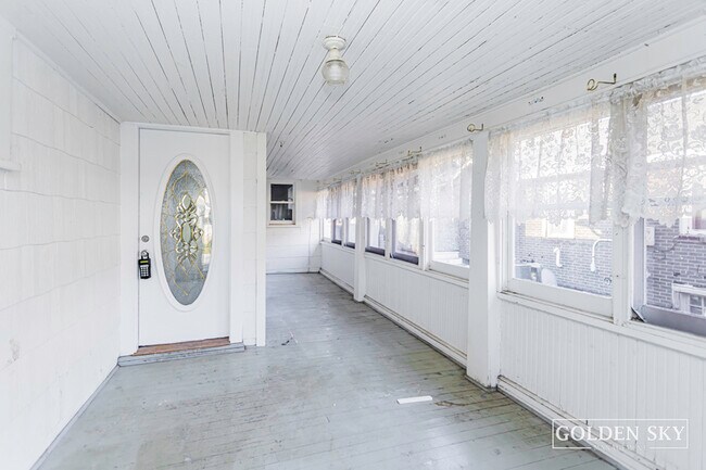 Building Photo - 1201 S Luick Ave