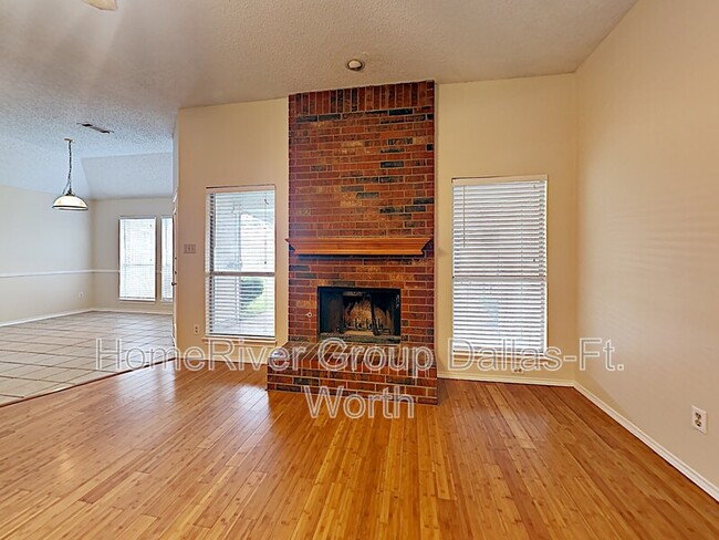 Foto del edificio - 2507 Thistle Ln