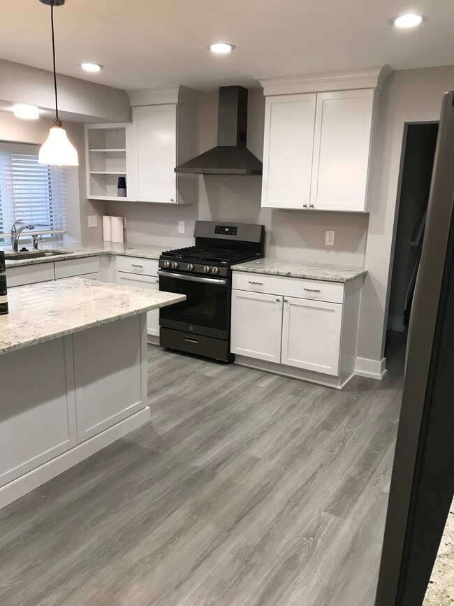 Building Photo - 2866 Baylis Dr