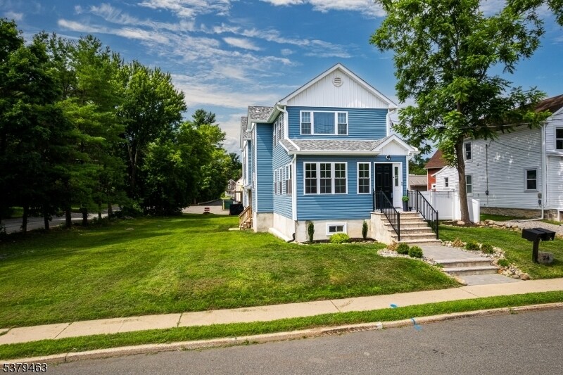 Primary Photo - 24 Lawnwood Ave