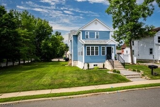 Building Photo - 24 Lawnwood Ave