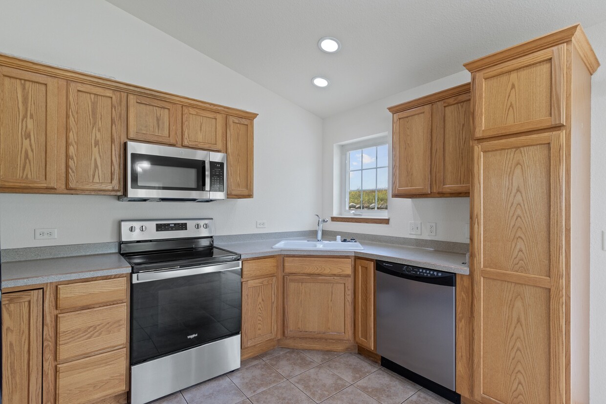 Primary Photo - 150 Community Dr