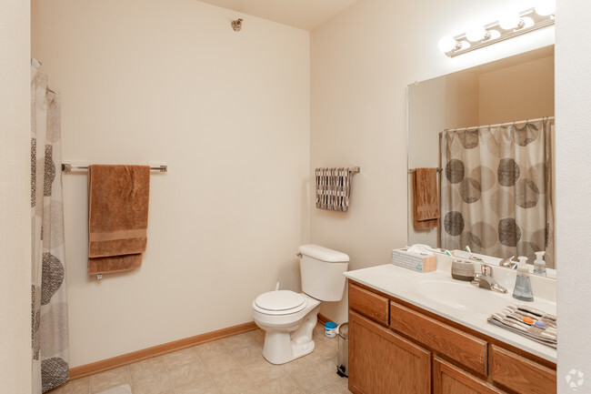 1BR, 1BA - 650 SF - Bathroom - 210 Gray - Sunset View