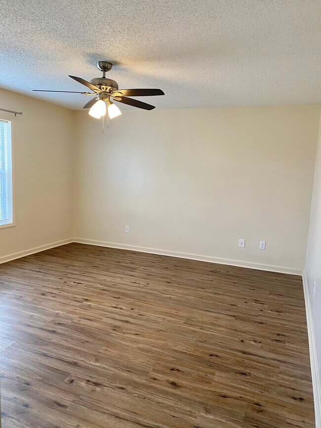 Building Photo - 1740 S Tallowood Dr