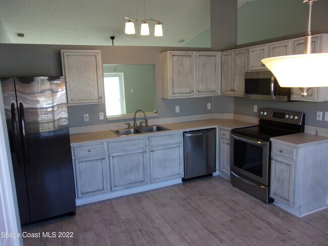 Foto del edificio - 6895 Grissom Pkwy