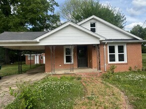 Building Photo - 3042 Cantrell St