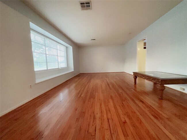 Building Photo - 5107 W Bellfort Blvd