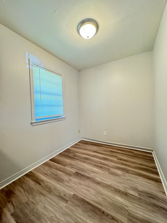Building Photo - 124/128 RWE Jones
