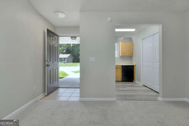 Building Photo - 426 Admiral's Walk Dr
