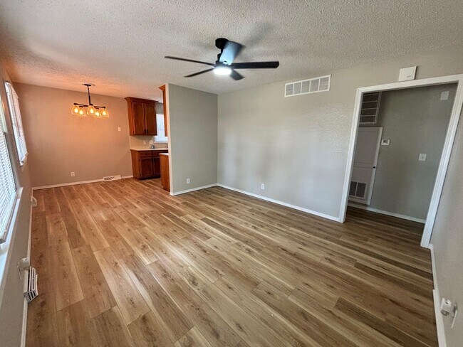 Foto del edificio - Coming Soon! Beautiful 3 Bedroom 1 Bath home with a 4+ Car Garage!