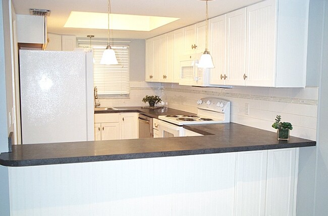 Foto del edificio - 490 Charlemagne Blvd