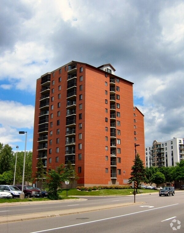 Woodlake Point Condominiums Apartments in Richfield, MN