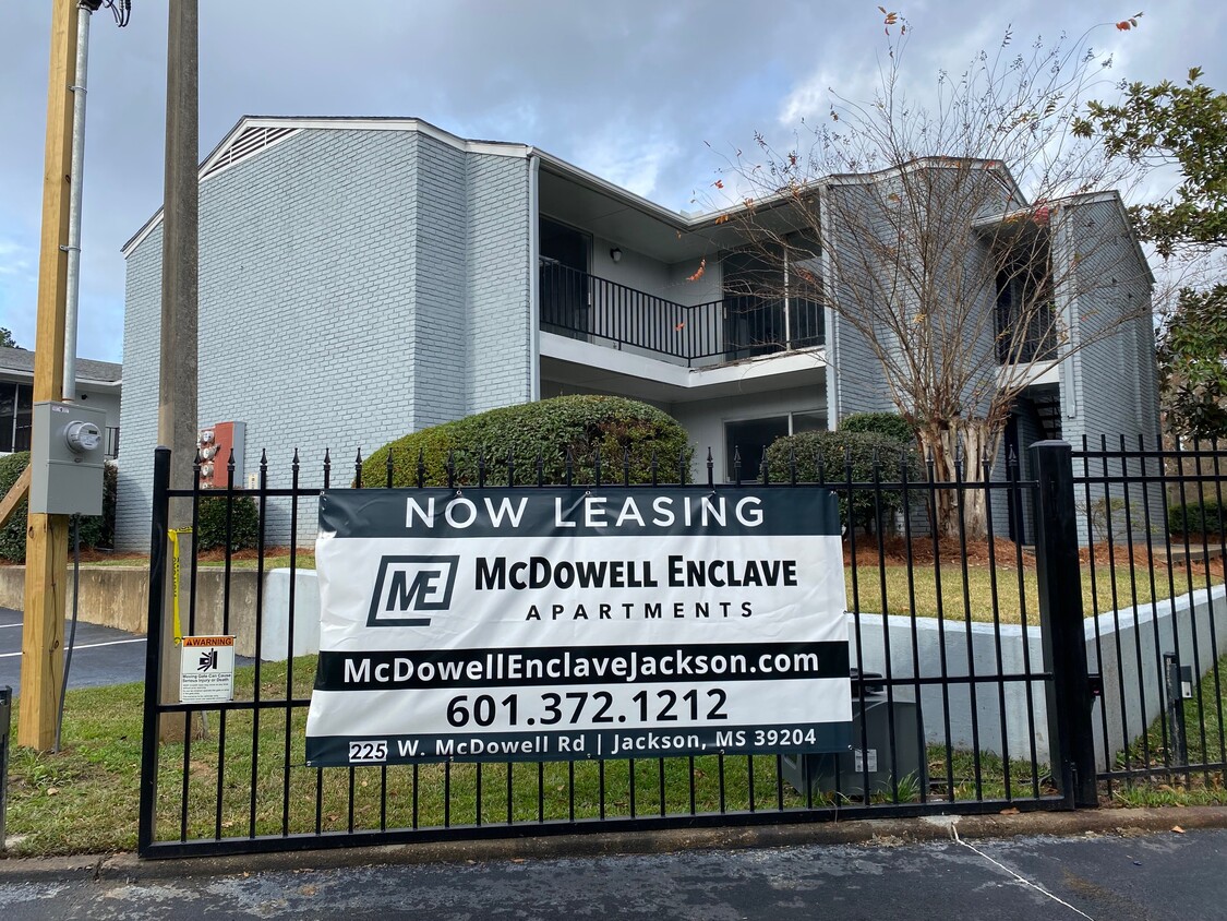 Foto principal - McDowell Enclave Apartments