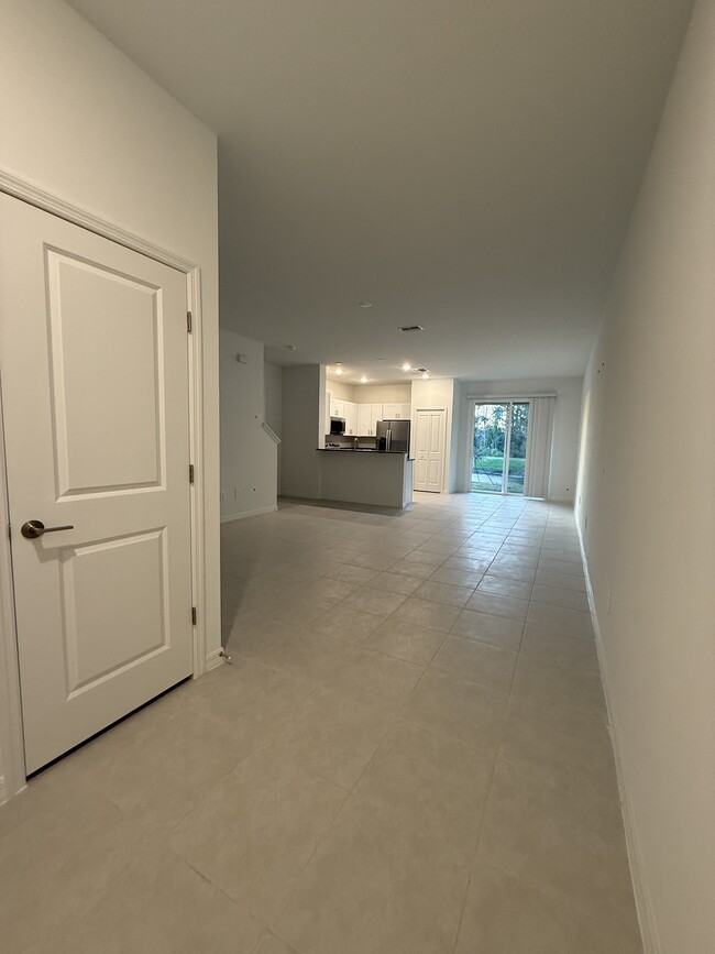 Building Photo - Angeline Townhome