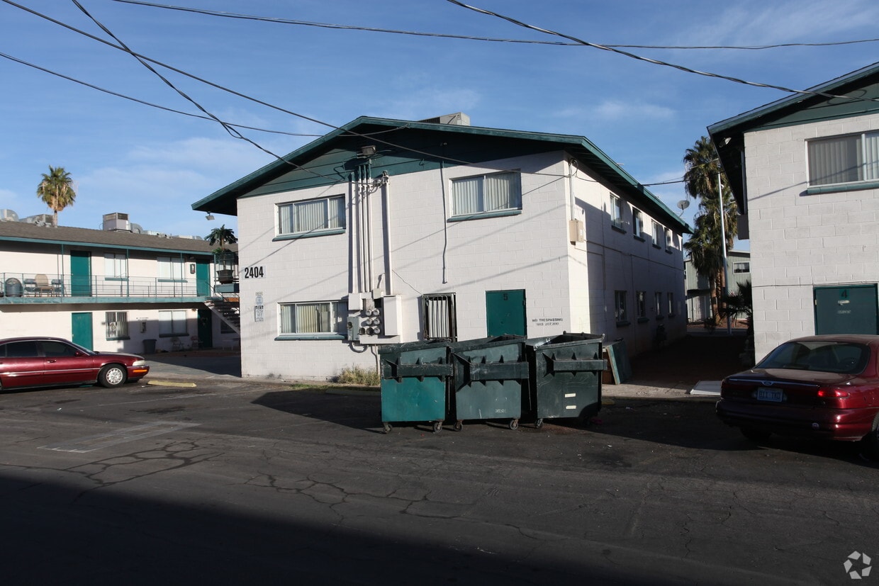 Building Photo - 2404 Clifford Ave