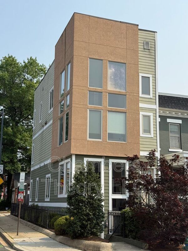 Building Photo - 471 Luray Pl NW