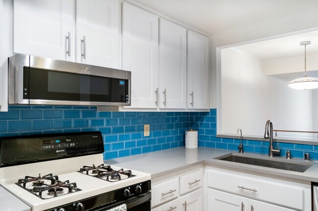 Cocina reformada - 6638 Clybourn Ave