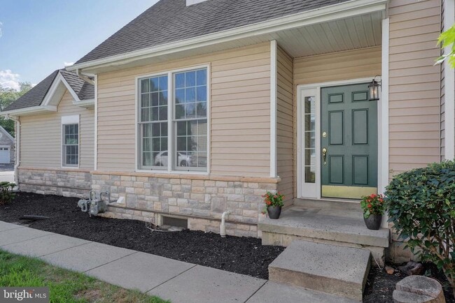 Building Photo - 11 Wedgewood Ct