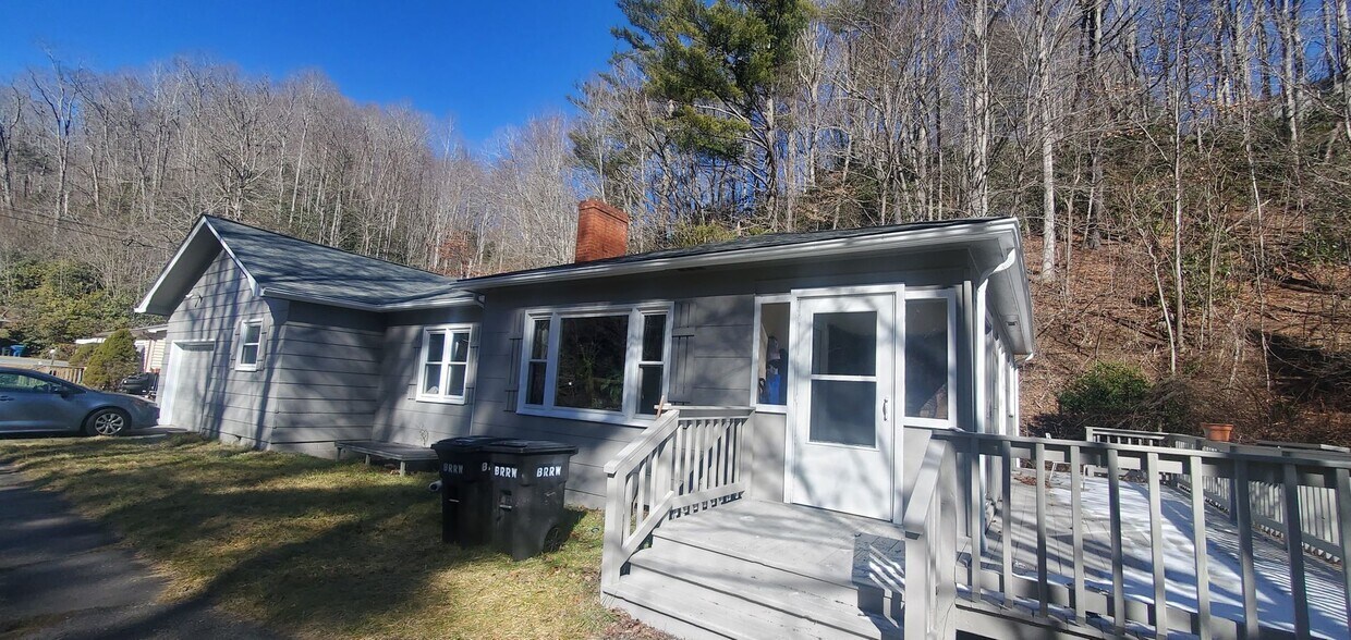 Foto principal - Large 4 Bedroom House On Hwy 105