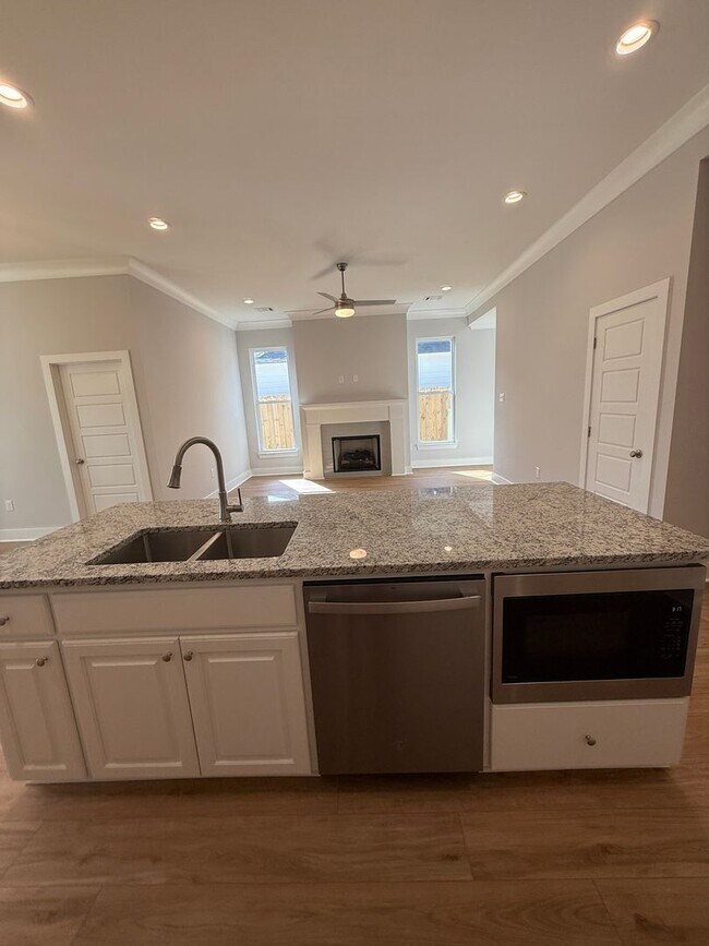 Foto del edificio - Must See! New 4/2 Home off Tiger Bend Rd. in Garden Hill Subdivision