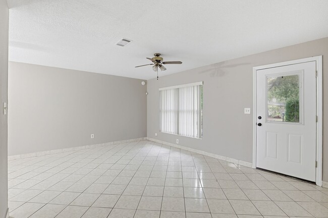 Foto del edificio - 3 bedroom 2 bath house in Northwood Pines