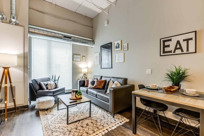Living Room - 2700 Lincoln