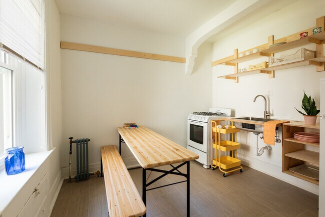 Foto del edificio - 329 Holbrook Ave