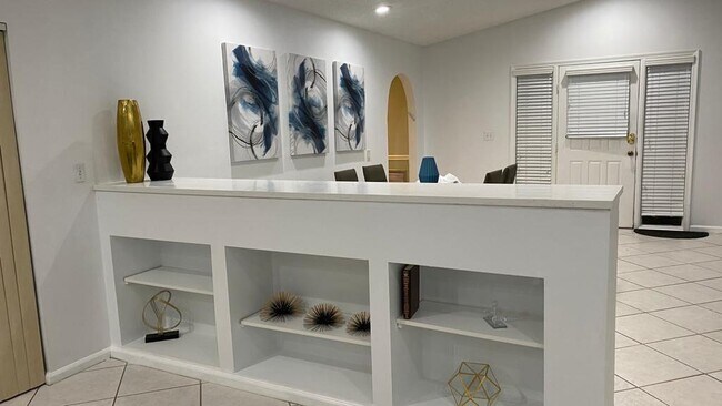 Foto del edificio - 21588 San Germain Ave