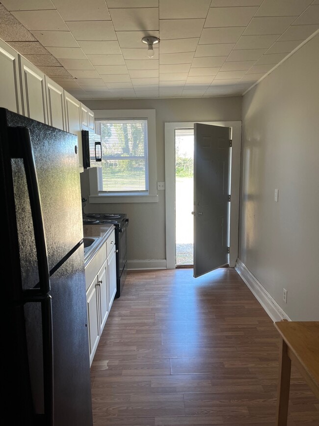 Kitchen - 438 3rd Ave SW