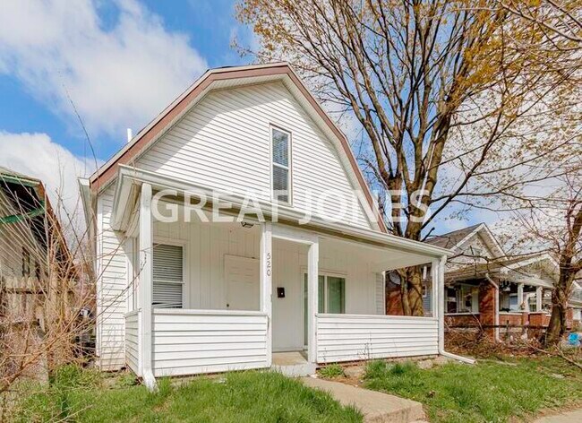 Building Photo - 520 N Gladstone Ave