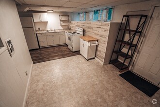 Building Photo - 421 Breckenridge St