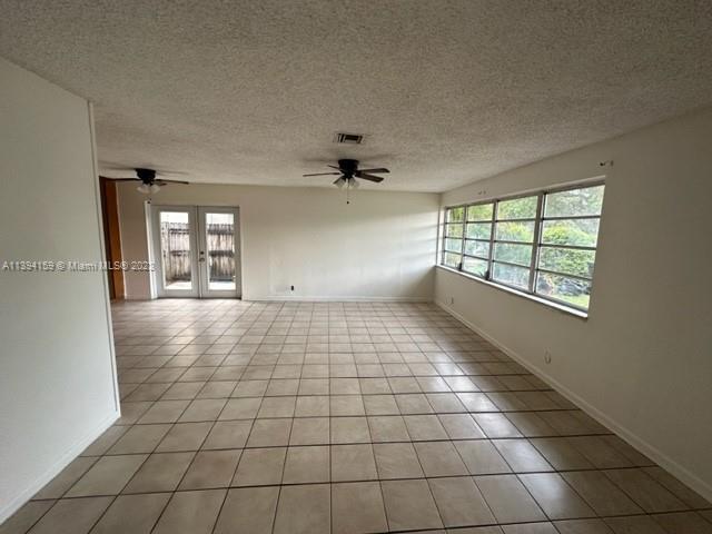 Building Photo - 2591 Riverland Dr
