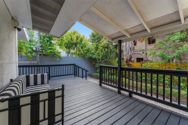 Foto del edificio - 177 NE 44th St