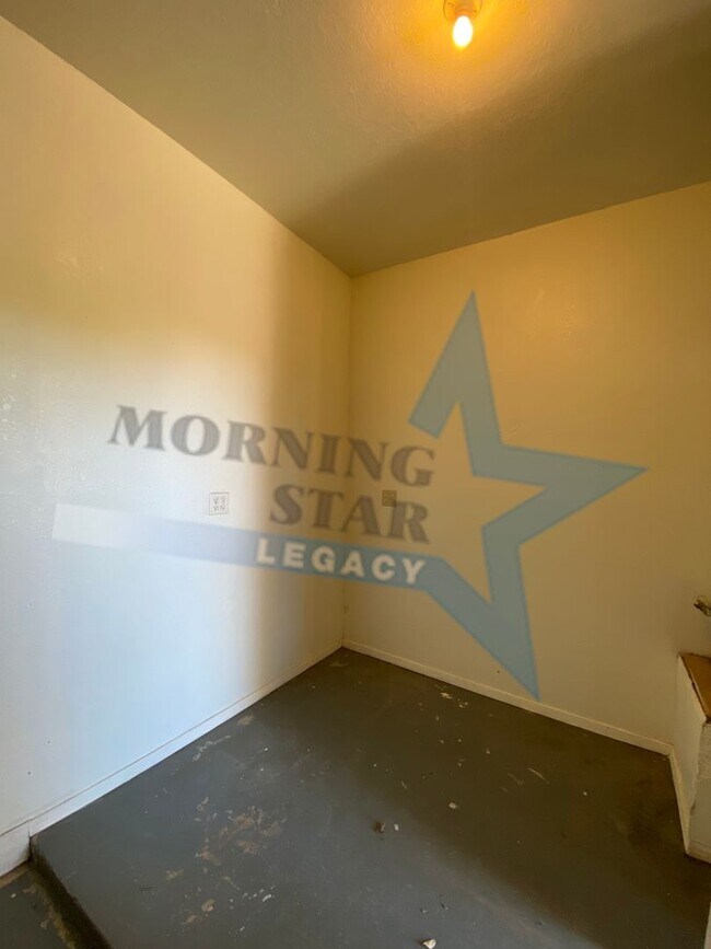 Building Photo - NMSU area townhouse w/ large yard and garage