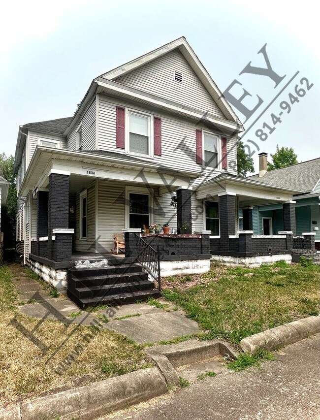 Building Photo - Large 3 Bedroom Apt, Close to Campus