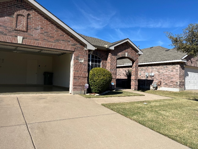 Building Photo - 615 Denali Dr