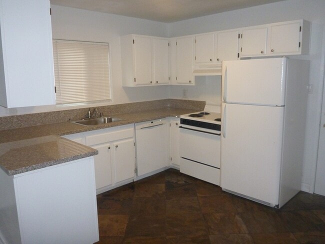 Building Photo - 810 Alder Ave