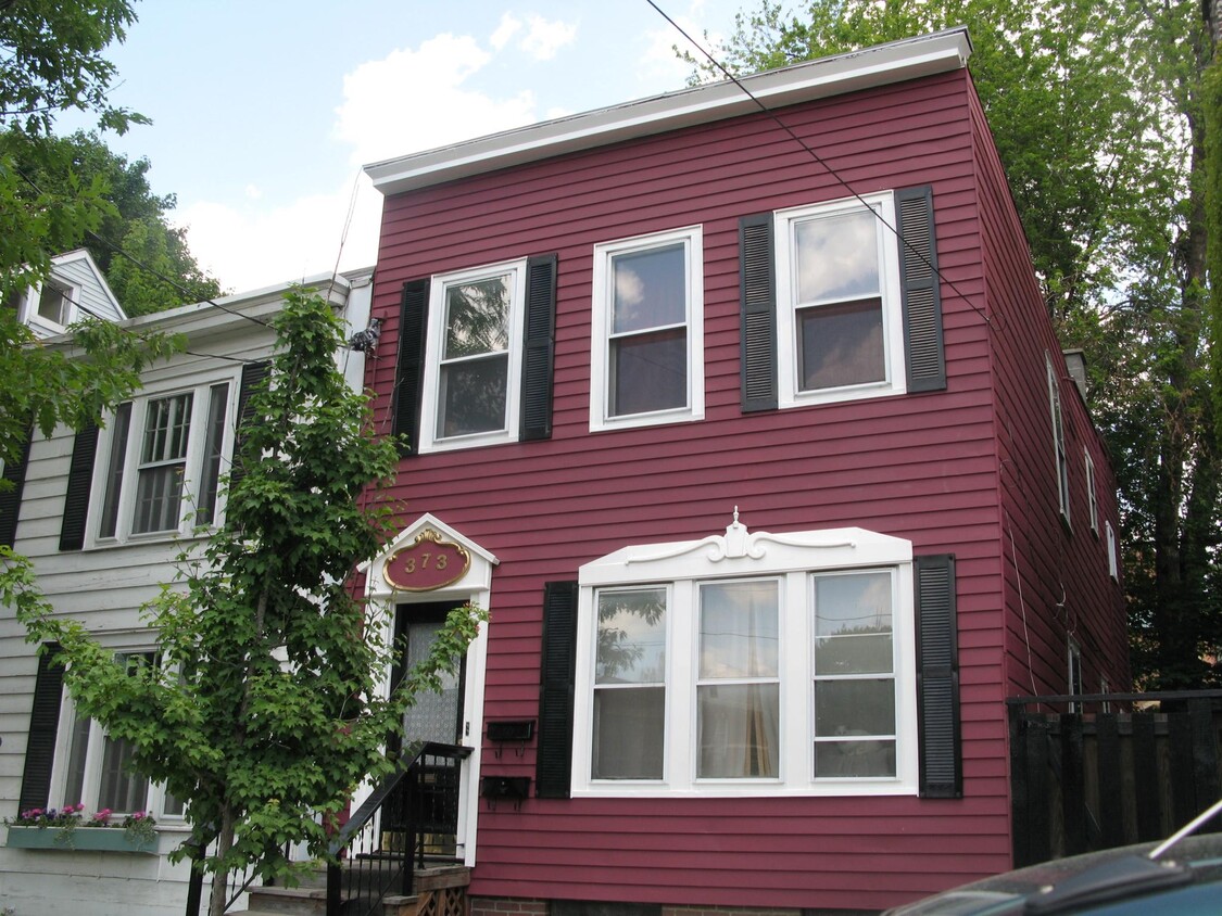 Primary Photo - 373 Washington Ave