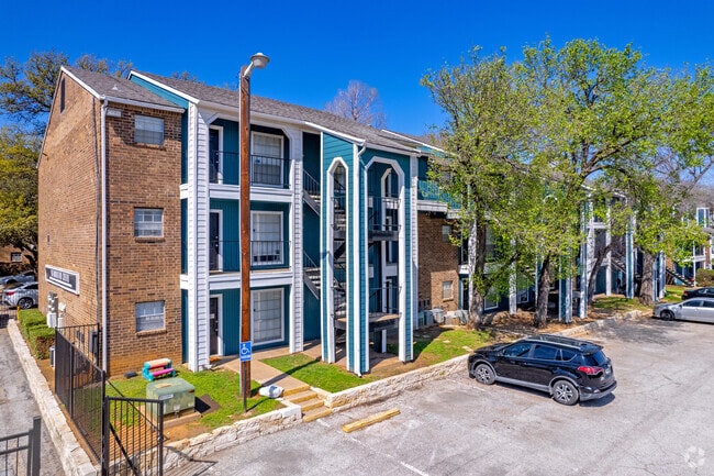 Arlington Oaks - Arlington Oaks Apartment Homes