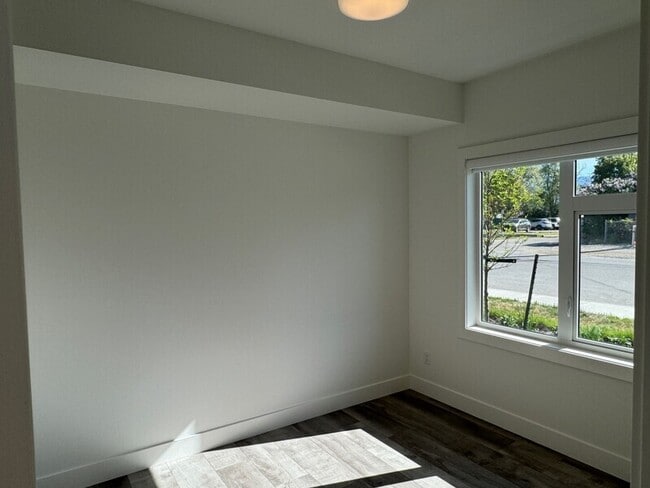 Building Photo - 320 Mills Rd