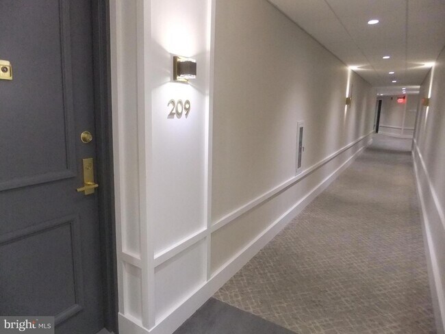 Foto del edificio - 1637 Oakwood Dr