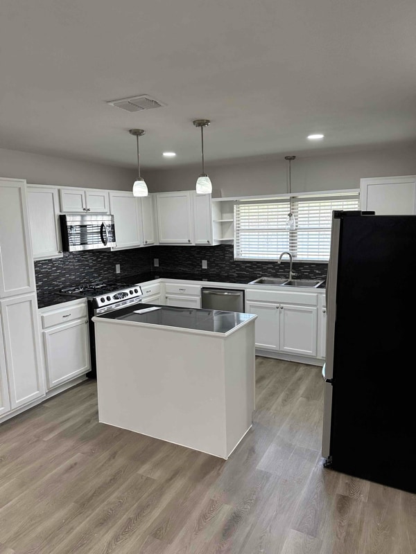 Building Photo - 963 Shephard Dr