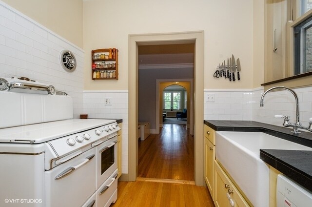 Building Photo - 734 Hinman Ave