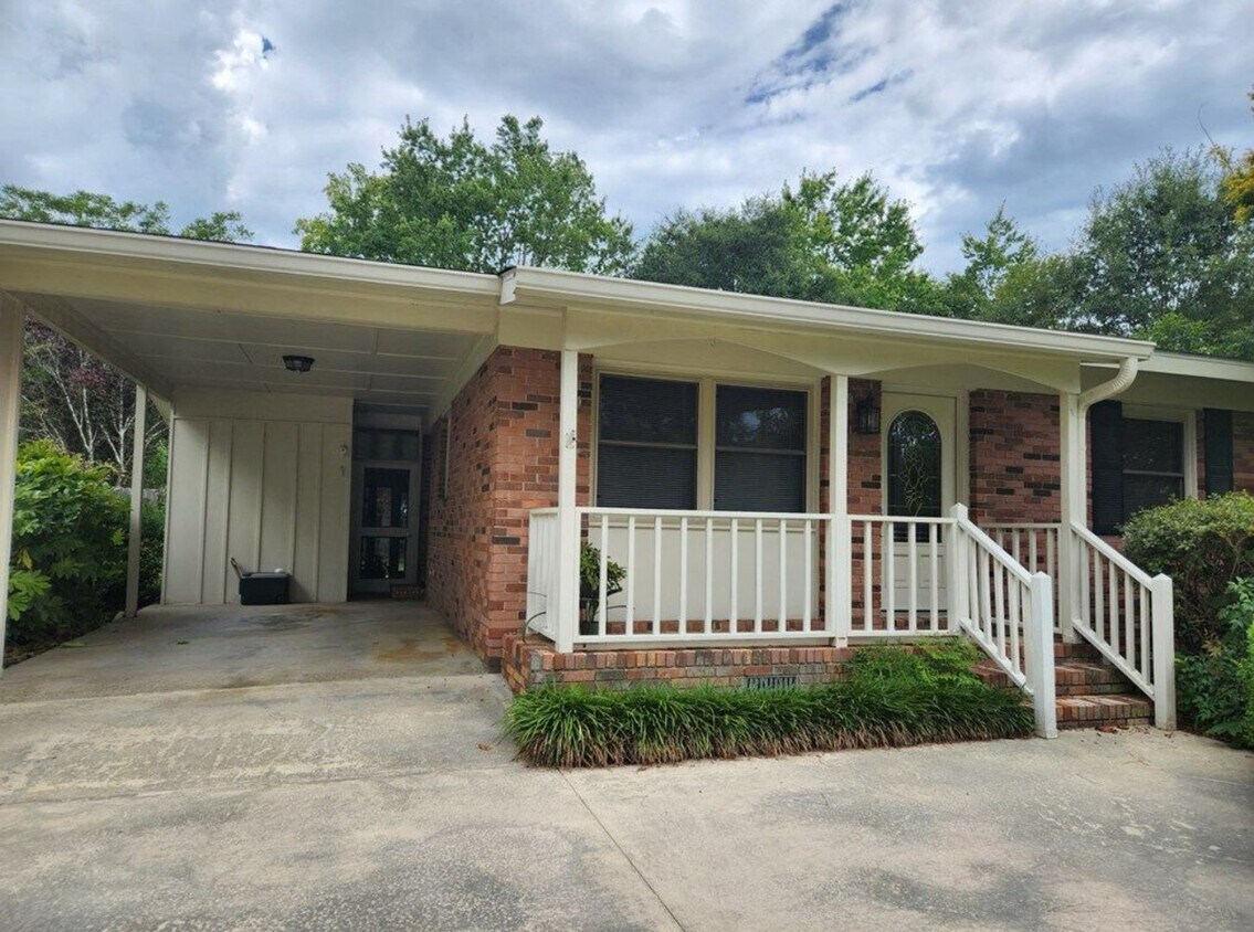 Primary Photo - 3 Bed 1.5 Bath Brick House