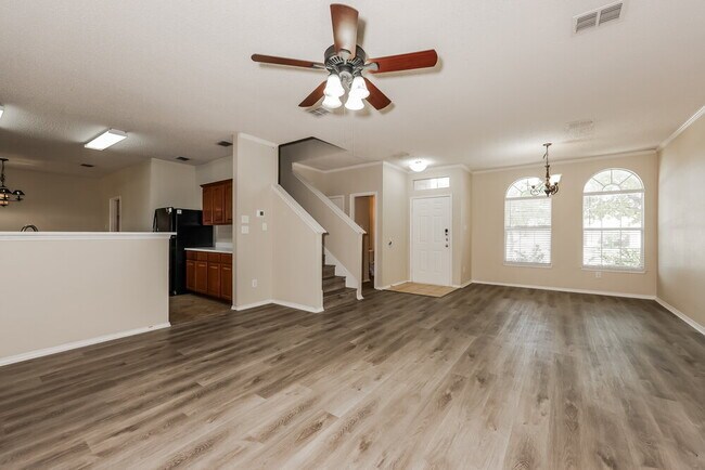 Foto del edificio - 7800 Seven Oaks Ln