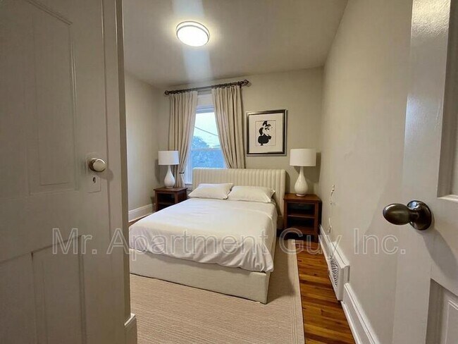 Photo du bâtiment - 12 Carrick Ave